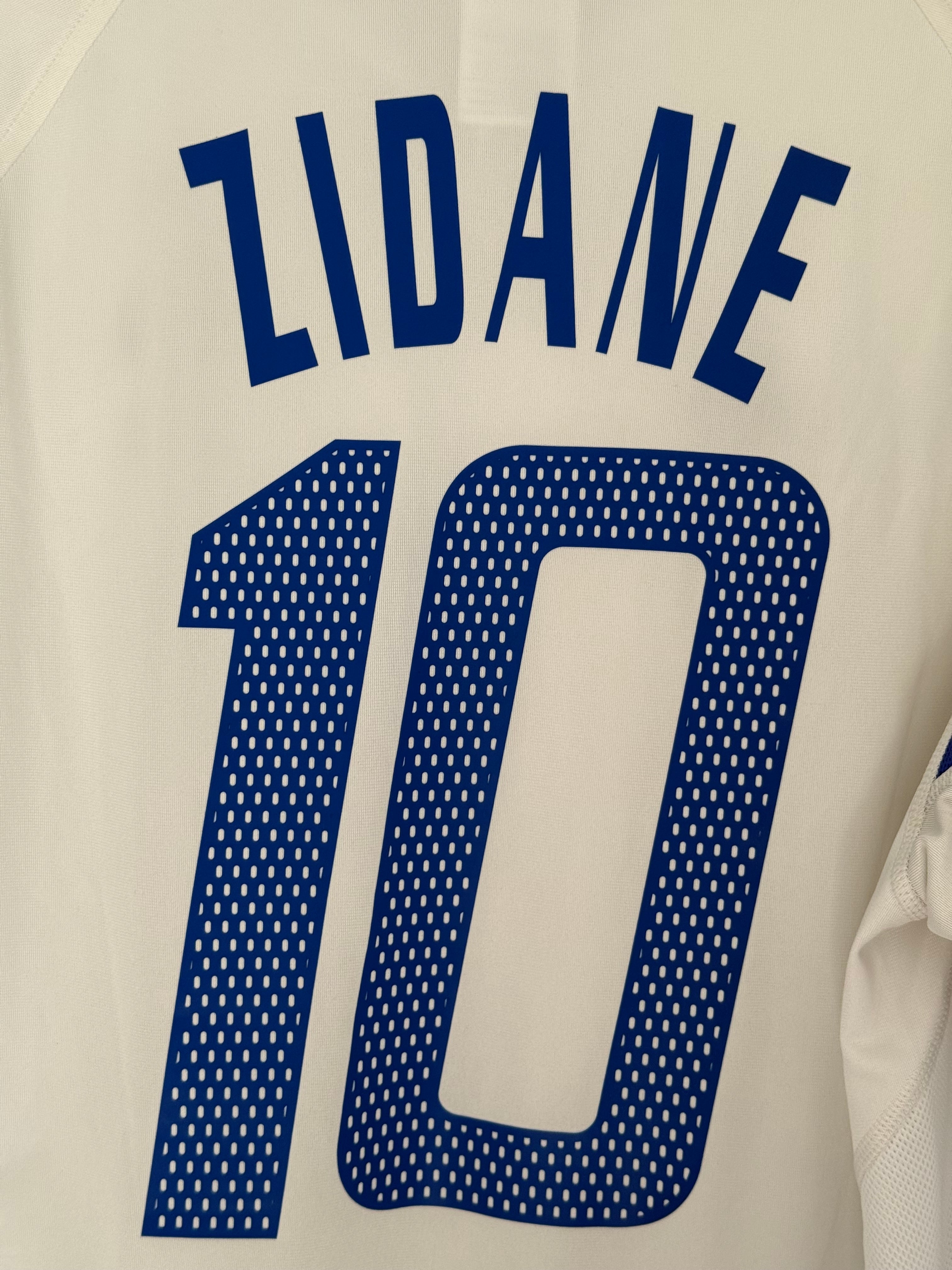 France 2004 Away - #10 Zidane - L - 8/10